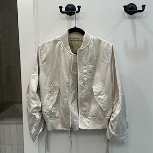 Vince cream puffer, size XS